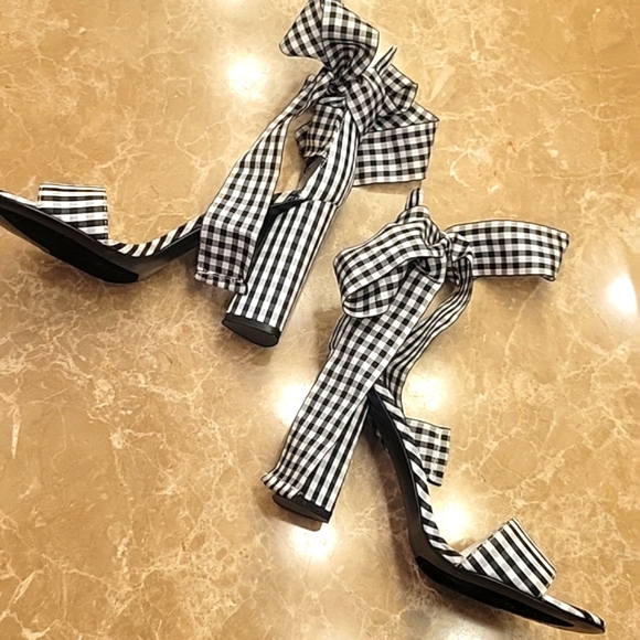 Guess Black/White Gingham Patterned ankle-wrap block-heeled open-toe shoes,  8M - Picture 3 of 16